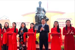 Khai mạc Trưng bày chuyên đề “Đại thi hào Nguyễn Du - Ngàn năm nhớ mãi”