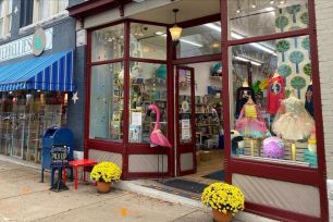 Kinh doanh đồ chơi gặp khó vì thuế quan