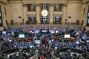 Phố Wall bật xanh nhờ lạm phát hạ nhiệt