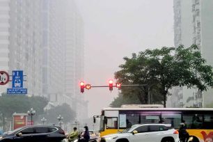 Người dân cần đeo khẩu trang chất lượng khi ra đường do không khí ô nhiễm