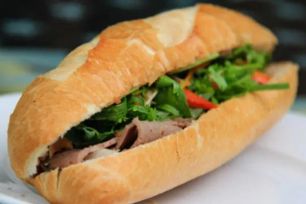 Vụ ngộ độc do ăn bánh mì ở Quảng Ngãi: Thực phẩm nhiễm vi sinh vật