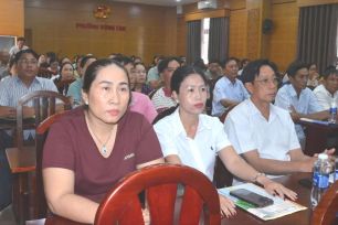 Tuyên truyền về chống khai thác hải sản bất hợp pháp cho ngư dân Vũng Tàu