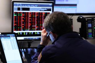 VN Index ‘ngã ngựa’ sau khi vượt mốc 1.800 điểm