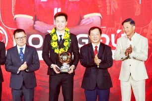 Gala trao giải Quả bóng vàng Việt Nam 2025: Những ngôi sao sân cỏ lan tỏa tinh thần nhân ái