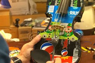 Biến rác thải thành nhạc cụ