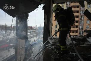 Hơn 500 UAV và tên lửa Nga tấn công Ukraine trước thềm thượng đỉnh Trump - Zelensky