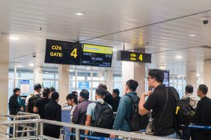 Lượng khách qua Tân Sơn Nhất tăng mạnh trong kỳ nghỉ Tết Dương lịch