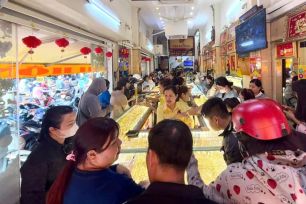 Giá vàng chiều nay, 31-12, tiếp tục giảm