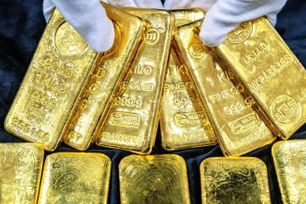 Giá vàng châu Á bật tăng mạnh trước rủi ro địa chính trị toàn cầu