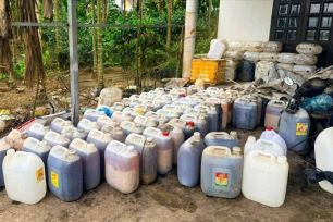 Quảng Ngãi: Phát hiện hơn 1,9 tấn dầu, mỡ heo đã qua sử dụng tập kết chờ bán