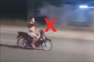 Phạt nặng thanh niên buông 2 tay khi chạy xe máy 