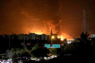 'Cỗ máy chiến tranh' Mỹ áp sát Iran 