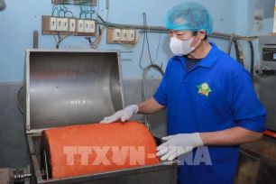 Làng nghề giò chả Ước Lễ tất bật vào mùa cao điểm Tết