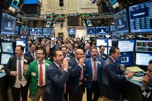 Dow Jones và S&P 500 cùng xác lập kỷ lục mới