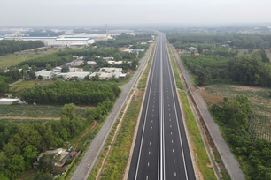 Cao tốc Biên Hòa - Vũng Tàu gấp rút hoàn thiện, sẵn sàng phục vụ Tết Nguyên đán 2026