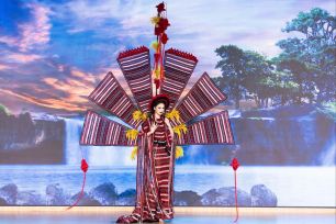 Á hậu Thu Ngân giới thiệu văn hóa đồng bào Châu Ro đến Hoa hậu Liên lục địa