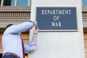 Việc đổi tên Bộ Quốc phòng tiêu tốn của người dân Mỹ hơn 120 triệu USD 
