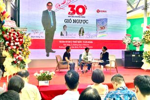 Tác giả Phạm Sông Thu và hành trình "gió ngược" để gặt hái quả ngọt 