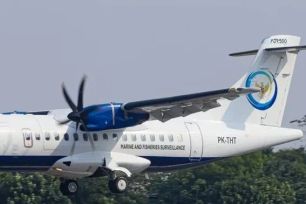 Indonesia tìm kiếm máy bay chở 11 người mất tích