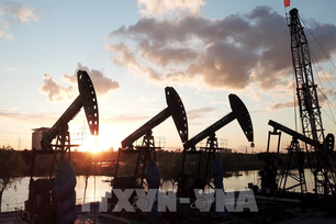 Thị trường dầu mỏ giằng co trước các yếu tố địa chính trị và dư cung