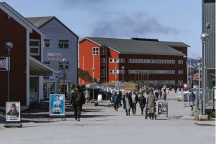 Greenland khuyến nghị người dân dự trữ nhu yếu phẩm