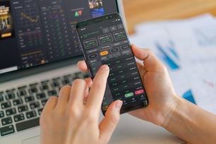 Áp lực bán tại blue-chips, dòng tiền tìm cơ hội ở nhóm cổ phiếu chưa tăng