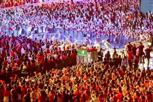 Muôn người chung một lời ca