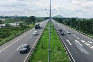 Xây dựng mức thu phí sử dụng đường bộ đối với 18 tuyến cao tốc do Nhà nước quản lý