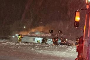 Mỹ: Phản lực chở 8 người rơi và bốc cháy dữ dội, chưa rõ thương vong