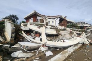 Nguyên nhân nhiều biệt thự ven biển Hà Tĩnh đổ sập trong bão số 10