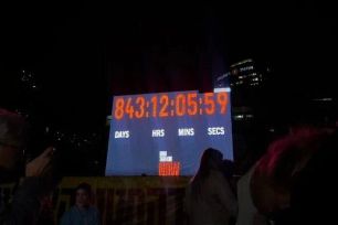 Israel dừng đồng hồ đếm ngược ở Quảng trường Con tin