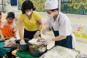 TPHCM: Rà soát việc tổ chức bữa ăn học đường tất cả trường học
