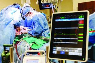 Phổi nhân tạo cứu sống bệnh nhân chờ ghép tạng