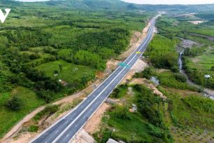 Vì sao nhiều đoạn cao tốc Bắc - Nam hoàn thành nhưng vẫn chưa thể lưu thông?