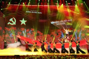 “Đường lên phía trước” thắp sáng niềm tin, khơi dậy khát vọng Việt Nam hùng cường