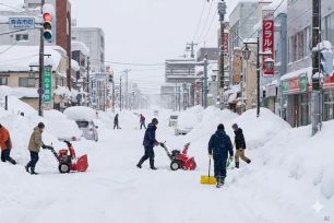 Tuyết rơi dày hơn 3m ở Nhật Bản, ít nhất 30 người tử vong