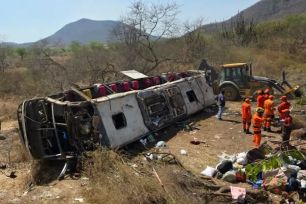 Tai nạn xe buýt thảm khốc tại Brazil, 16 người tử vong