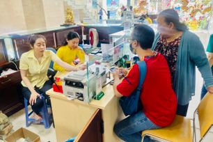 Giá vàng miếng SJC giảm thêm 5 triệu đồng/lượng