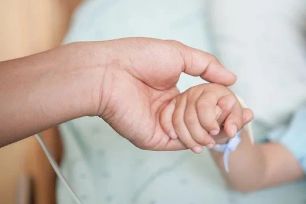 Cứu sống ngoạn mục bé trai 10 tuổi bị nhồi máu não