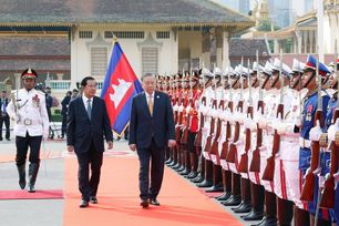 Lễ đón trọng thể Tổng Bí thư Tô Lâm thăm cấp Nhà nước tới Vương quốc Campuchia