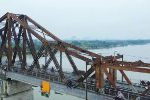 Cầu Long Biên hư hỏng nghiêm trọng, Hà Nội dừng khẩn cấp các chuyến tàu