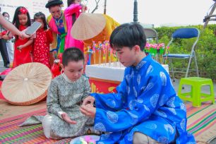 Rộn ràng tái hiện phiên chợ Tết xưa