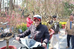 Hoa tết nườm nượp xuống phố Đà Lạt