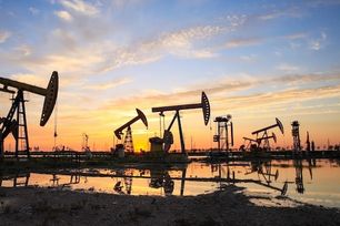 Giá dầu lùi hơn 1% khi căng thẳng Mỹ - Iran dịu lại