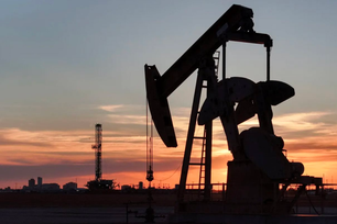 Giá dầu phục hồi hơn 1% sau cảnh báo an ninh tại eo biển Hormuz