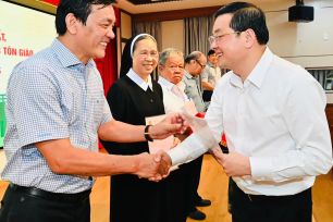 TPHCM: Thêm 5 cơ sở tôn giáo được cấp sổ hồng 