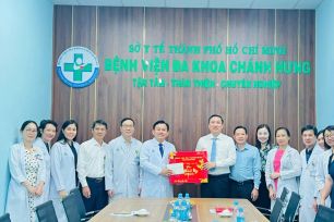 Trưởng Ban Kinh tế - Ngân sách HĐND TPHCM Nguyễn Công Danh thăm, chúc tết đội ngũ y tế 