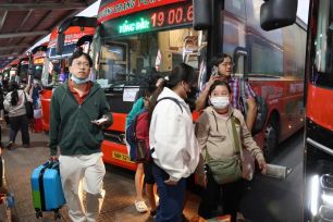 TPHCM: 56% vé xe Tết đã được bán