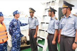 Bộ Tư lệnh Vùng Cảnh sát biển 3 thăm, chúc tết các lực lượng làm nhiệm vụ trên vùng biển Trường Sa