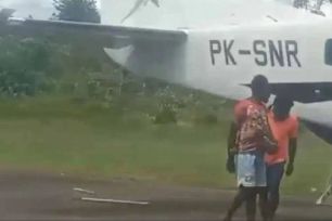 2 phi công Indonesia bị bắn chết